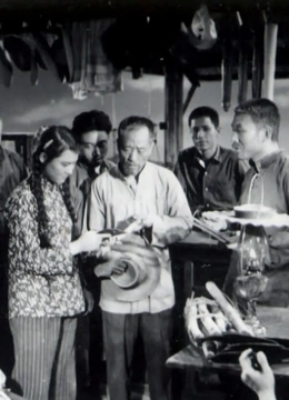 两个营业员封面图